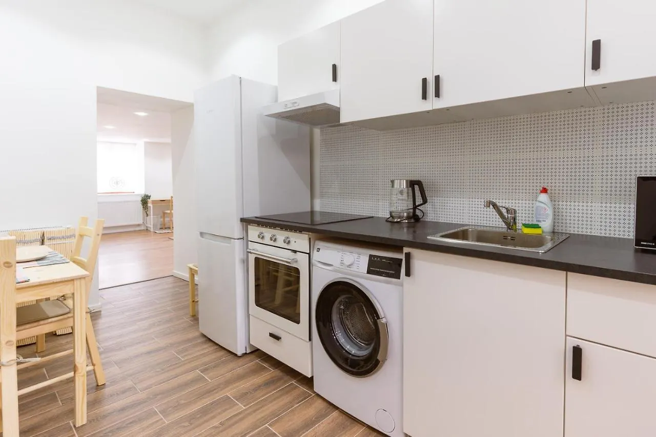 Stylish 2-Bedroom Apartment In Central Budapest 0*,