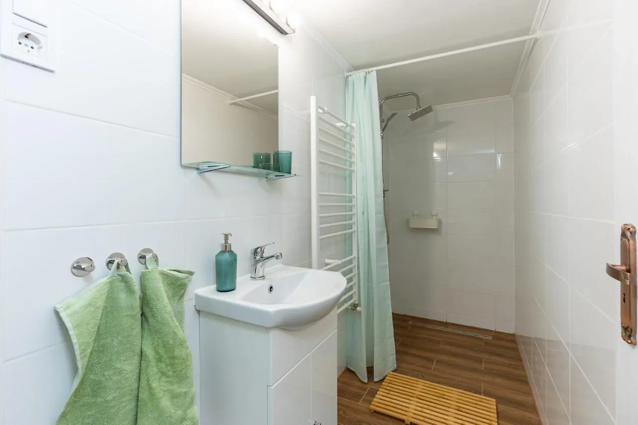 Stylish 2-Bedroom Apartment In Central Budapest