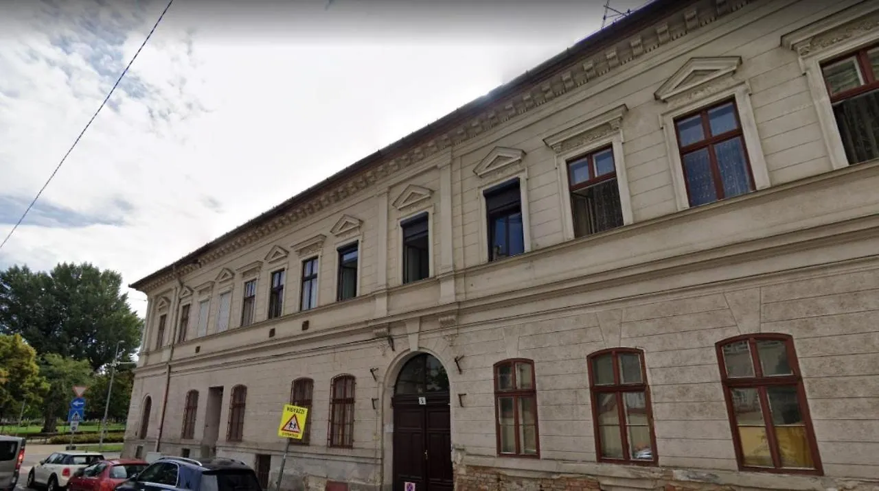 Stylish 2-Bedroom Apartment In Central Budapest