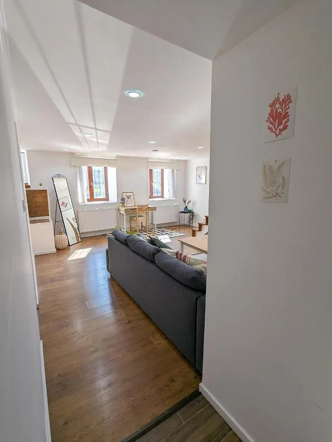 Stylish 2-Bedroom Apartment In Central Budapest