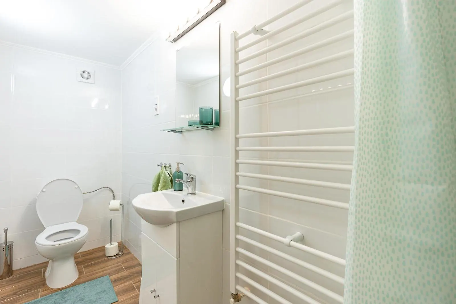 Stylish 2-Bedroom Apartment In Central Budapest